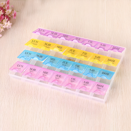 Home Universal® Pastillero portátil y semanal con 6, 7 o 28 compartimentos | Caja organizadora de pastillas con cortador integrado – Diferentes colores y formatos (Pastillero semanal 28 compartimentos - 4 filas)