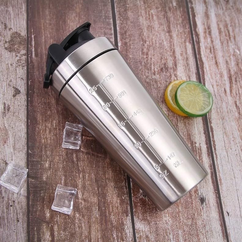 Home Universal® 750ML Botella Gim Shaker de Acero Inoxidable | BPA Free con Mezclador de Tapa Integrado | Vaso Gimnasio con Medidor | Apto para Lavavajillas | Vaso Proteína (Acero)