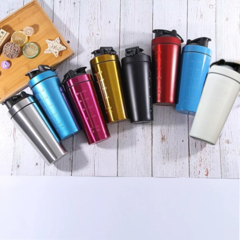Home Universal® 750ML Botella Gim Shaker de Acero Inoxidable | BPA Free con Mezclador de Tapa Integrado | Vaso Gimnasio con Medidor | Apto para Lavavajillas | Vaso Proteína (Negro)