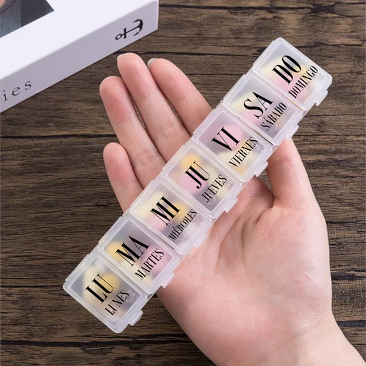 Home Universal® Pastillero portátil y semanal con 6, 7 o 28 compartimentos | Caja organizadora de pastillas con cortador integrado – Diferentes colores y formatos (Pastillero semanal 7 compartimentos - Rectangular)