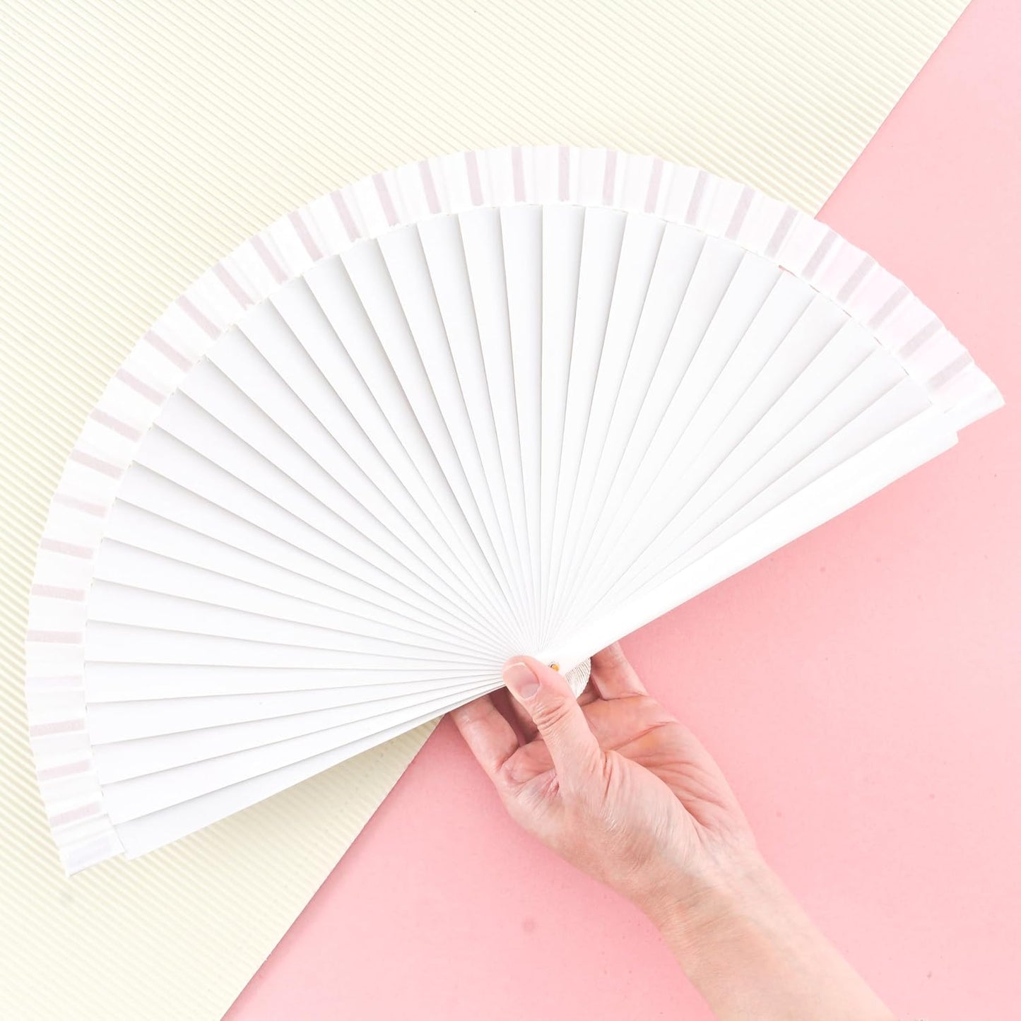 Home Universal ® Abanico Madera Español con Tela Lisa 23cm, Detalles para los Invitados, Regalos de Boda, Fiestas, Comuniones y Otros Eventos (Blanco)