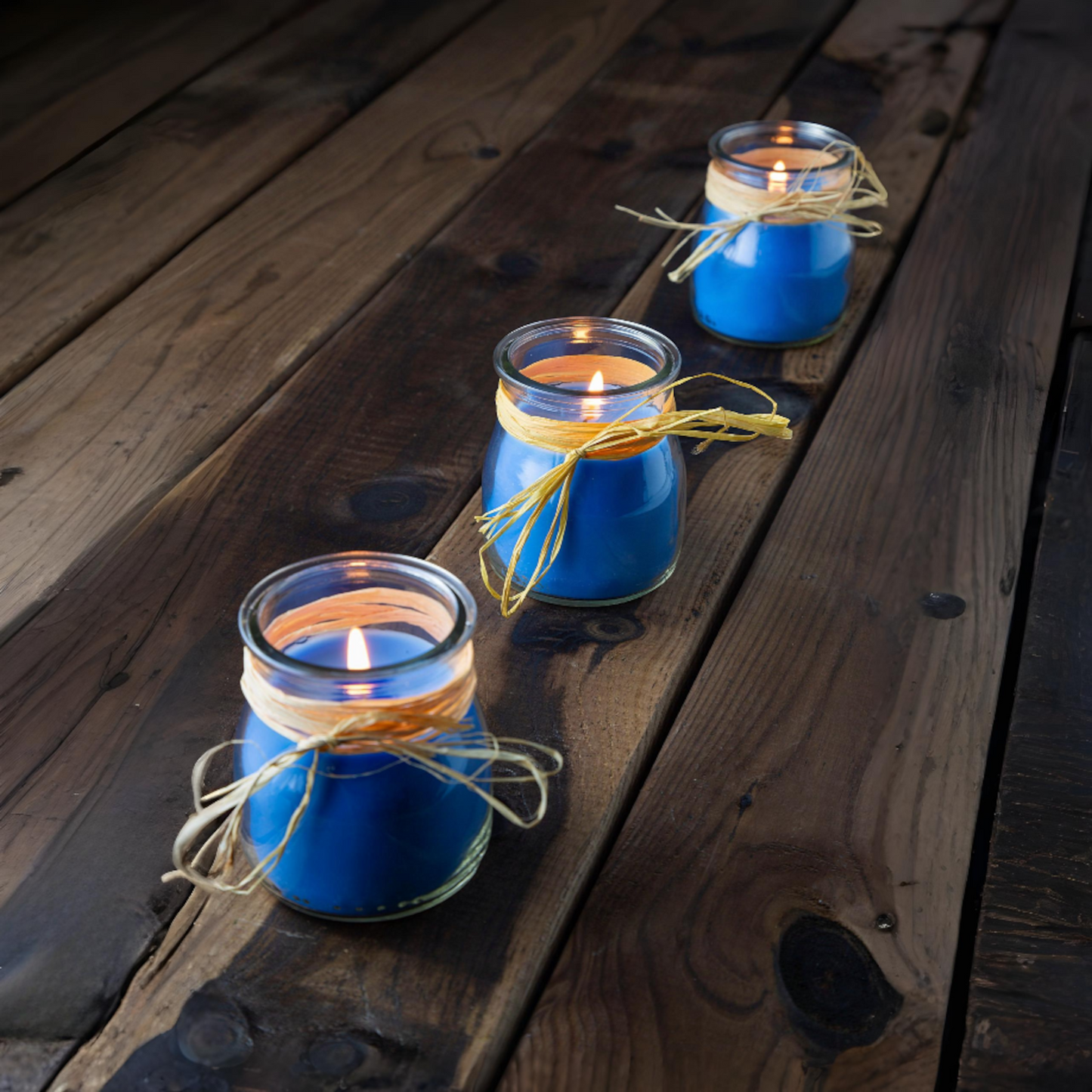 Home Universal® Pack de 3/6/12 Velas Aromáticas en Vaso de Cristal Reciclable LUMAR AROMATIC – 24h de Duración por Vela – Cera Vegetal Perfumada – 16 Fragancias Disponibles – Fabricadas en España – 7x6cm (Canela en Rama)