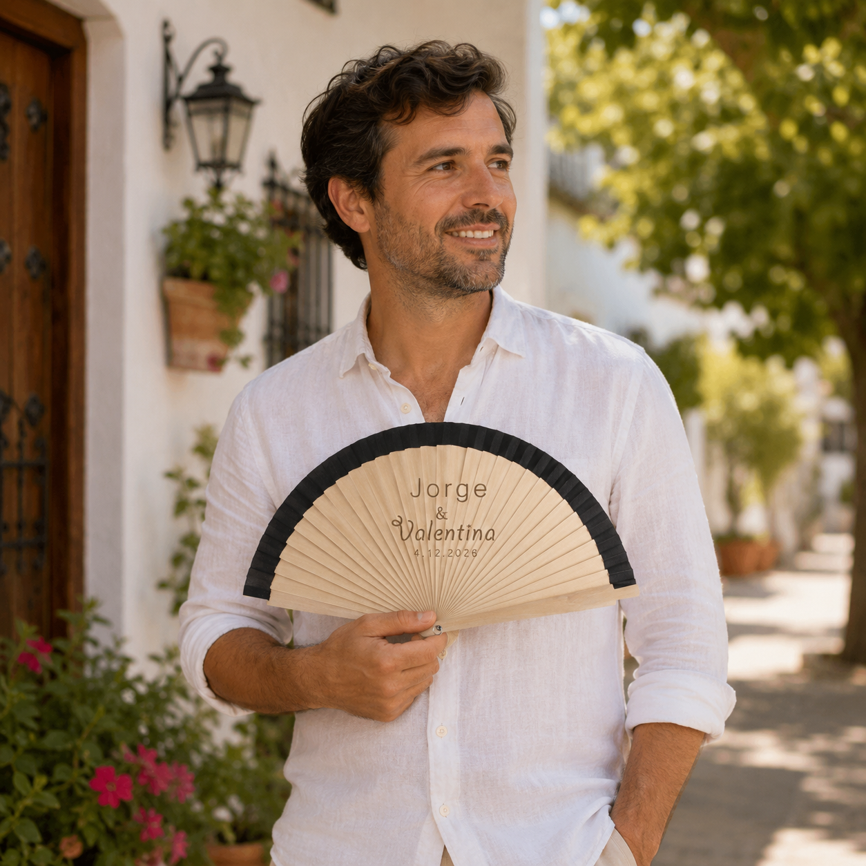 Home Universal® Abanico Personalizado de Madera, 1 Unidad – Detalle Elegante para Boda, Bautizo o Comunión, con Nombre y Fecha, Recuerdo Original para Invitados, 19 y 23 cm(Negro)