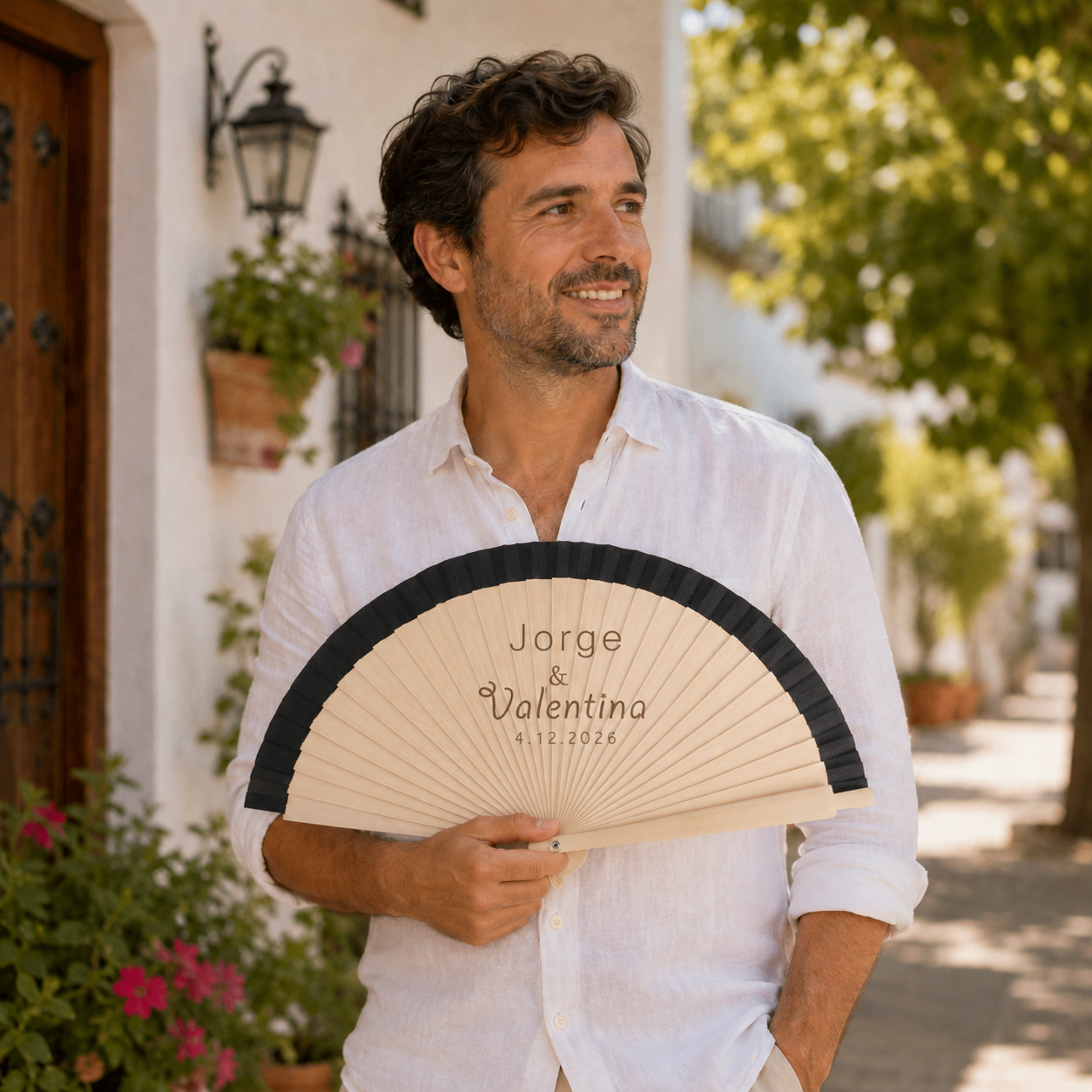 Home Universal® Abanico Personalizado de Madera, 1 Unidad – Detalle Elegante para Boda, Bautizo o Comunión, con Nombre y Fecha, Recuerdo Original para Invitados, 19 y 23 cm(Negro)