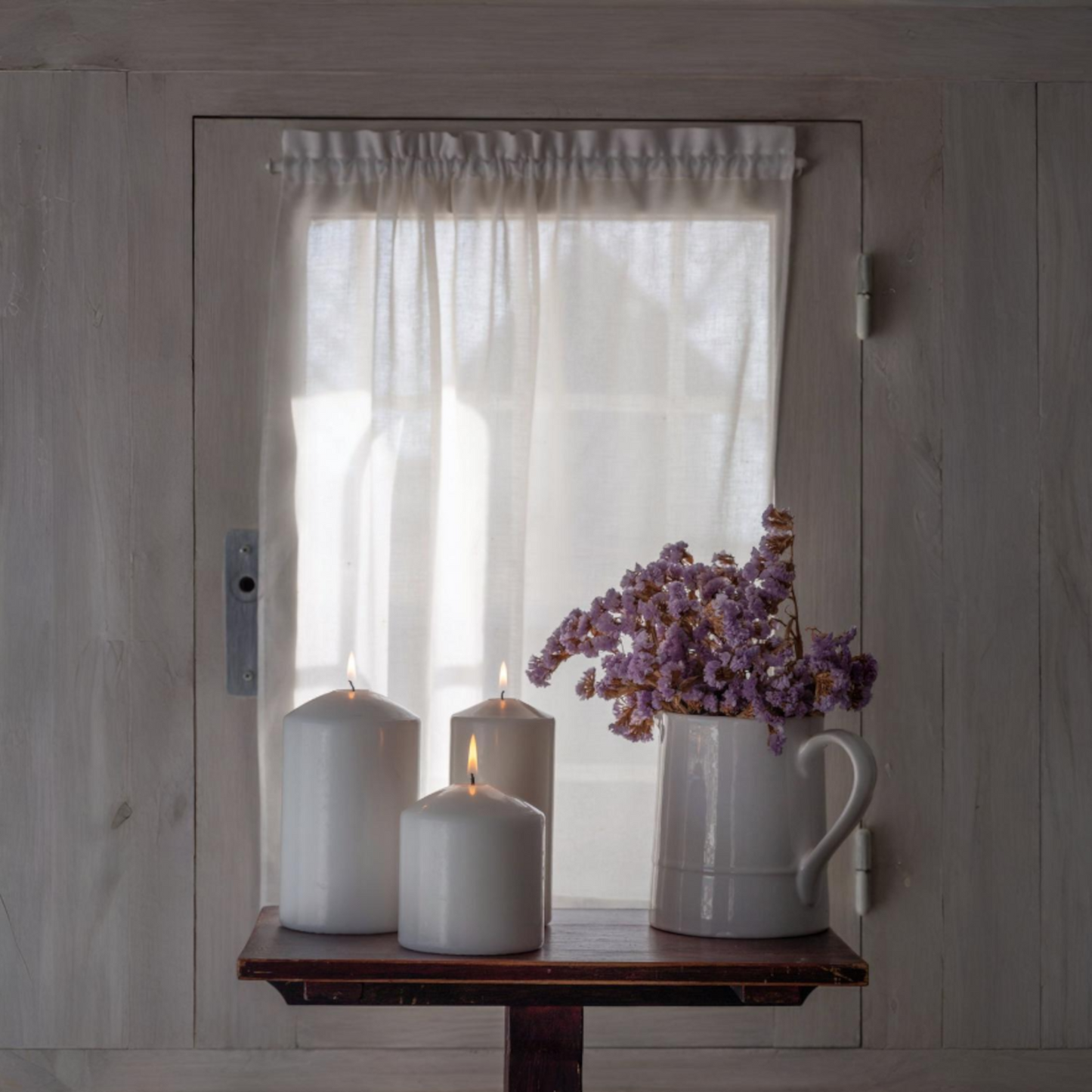 Home Universal® Pack de 2 Velas Lumar Decorativas sin Aroma – Velas Blancas o Rojas de Distintos Tamaños, Ideales para Decoración del Hogar, Bodas, Centros de Mesa y Eventos Elegantes (20X7CM - 555g (2 Unidades · Blanco))