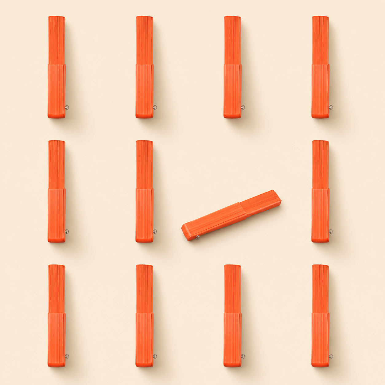 Home Universal® Abanico de madera con argollas para colgar, plegable, ligero y resistente, ideal para bodas, eventos y verano, diseño clásico y portátil perfecto para regalo y uso diario - Naranja (27CM)